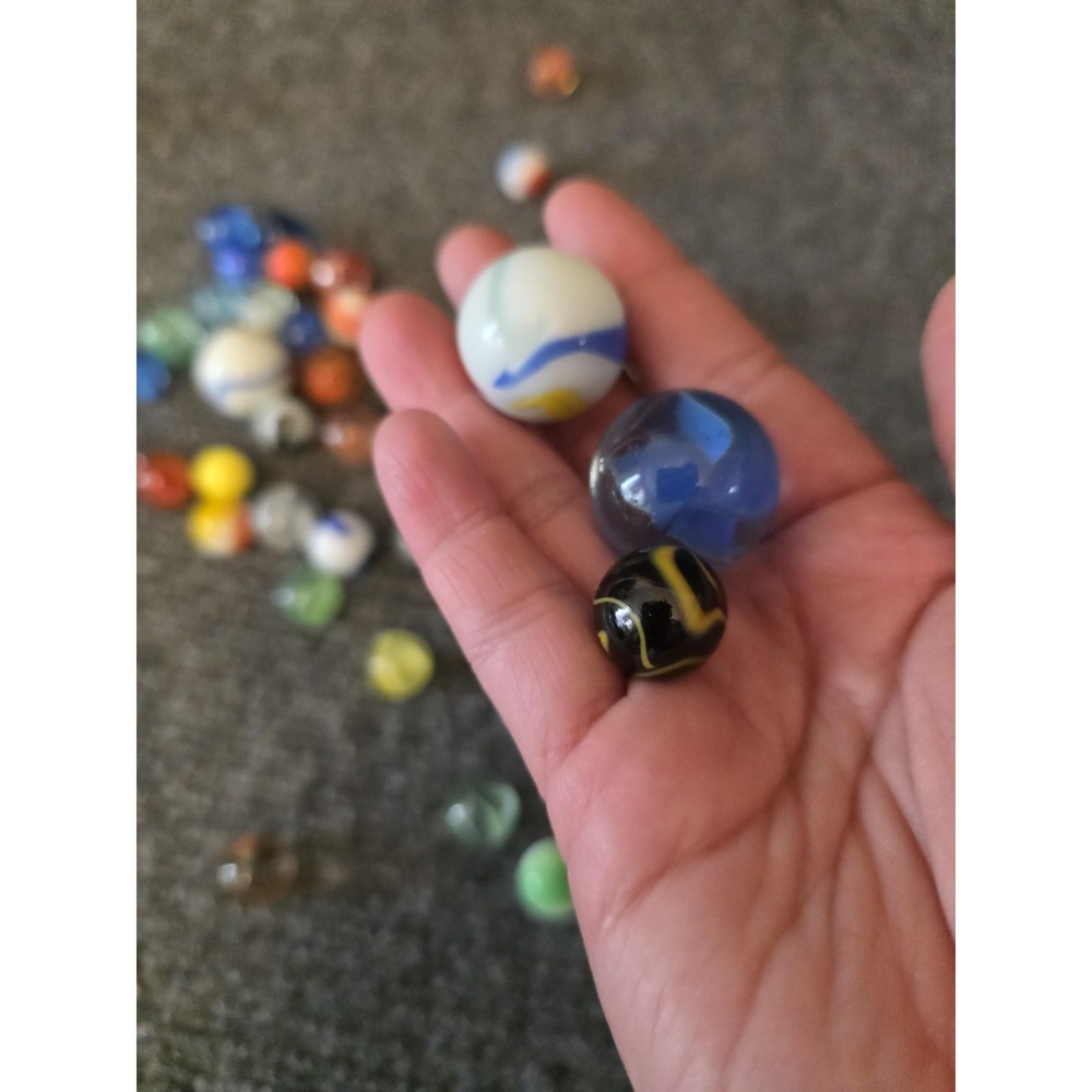Vtg 46 pc Mixed Glass Marbles Lot Machine Made Mixed Colors Assortment - Picture 7 of 10